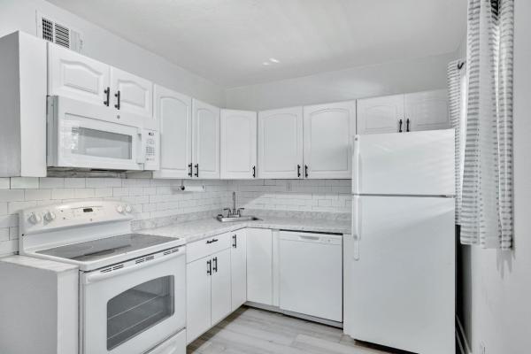 Wilton Commons, 2741 NE 8th Ave #15, Wilton Manors, Florida 33334, image 1