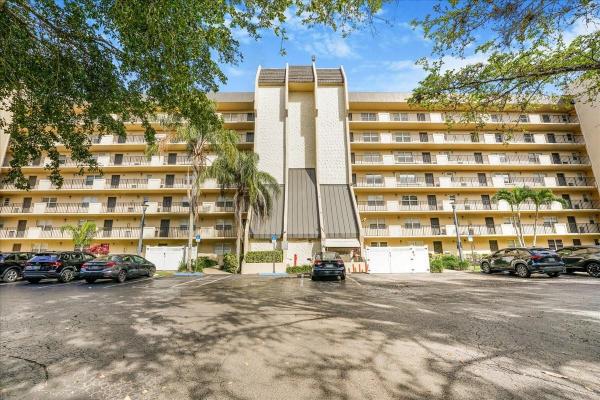 Rolling Hills Golf And Tennis Club, 3300 W Rolling Hills Cir #608, Davie, Florida 33328, image 1