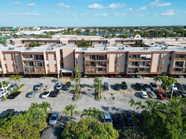 Los Arboles, 1900 W 68th St #I201, Hialeah, Florida 33014, image 3
