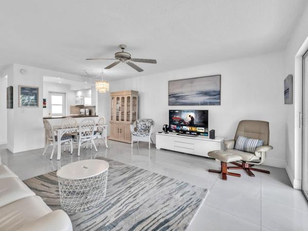 Fairways, 400 NE 14th Ave #517, Hallandale Beach, Florida 33009, image 1