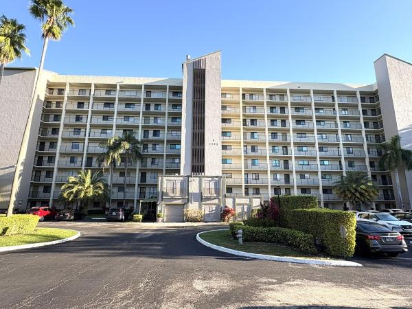 Le Club At Cypress Bend, 2205 S Cypress Bend Dr #104, Pompano Beach, Florida 33069, image 1