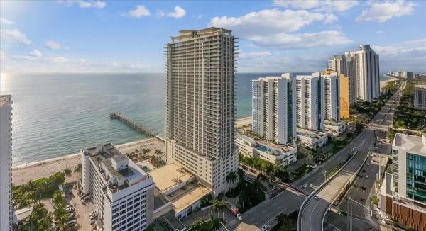 La Perla, 16699 Collins Ave #4109, Sunny Isles Beach, Florida 33160, image 1