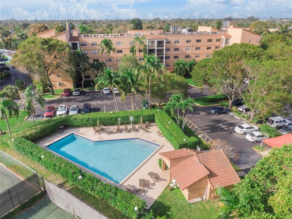 Tennis Club 2 Courts, 701 NW 19th St #512, Fort Lauderdale, Florida 33311, image 1
