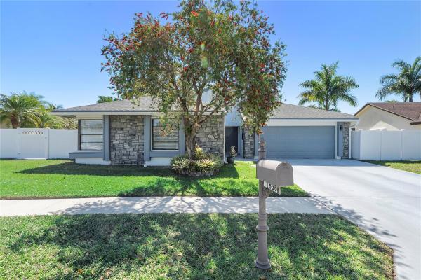 Estates Of Country Landing, 11836 Sunchase Ct, Boca Raton, Florida 33498, image 1