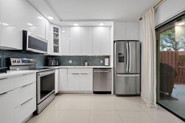 Lakeside Townhomes, 1510 Augusta Cir #138, Delray Beach, Florida 33445, image 2
