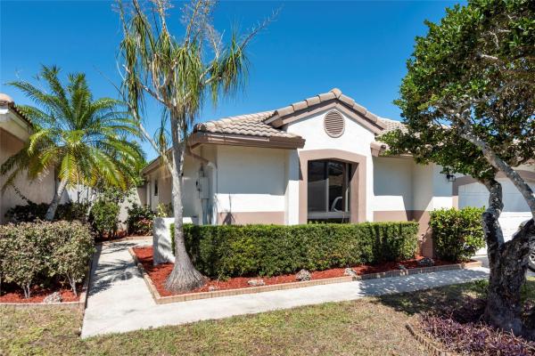 Waterford Patio Homes, 14861 Newcastle Ln, Davie, Florida 33331, image 1