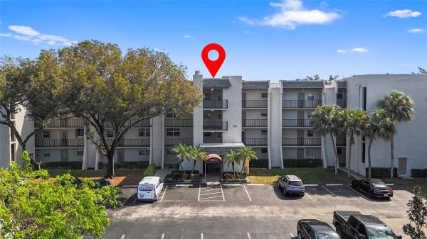 Lagoon Place, 9230 Lagoon Pl #404, Davie, Florida 33324, image 1