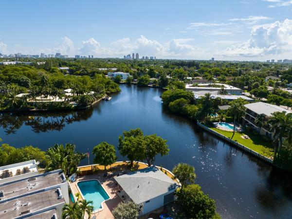 Cypress Cove, 657 Cypress Ln #26A, Wilton Manors, Florida 33305, image 3