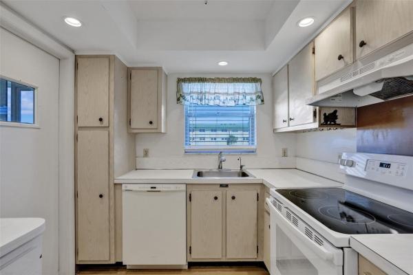 Hampton Gardens, 810 SE 7th St #303, Deerfield Beach, Florida 33441, image 2