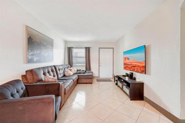Las Villas Segovia, 5461 W 24th Ave #27, Hialeah, Florida 33016, image 1