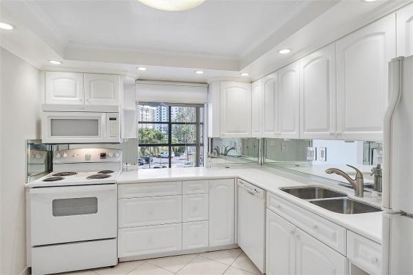 Towers Of Oceanview South, 600 Parkview Dr #308, Hallandale Beach, Florida 33009, image 3