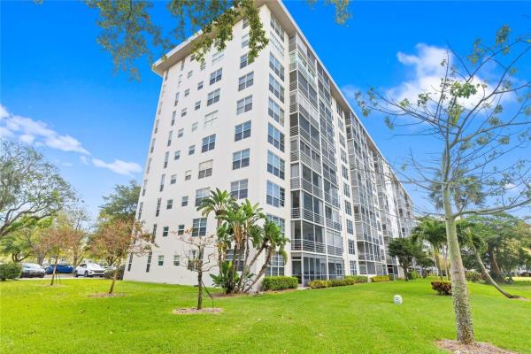 Oaks Lane At Palm-Aire, 605 Oaks Dr #609, Pompano Beach, Florida 33069, image 2
