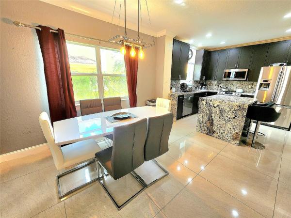 Vizcaya, 956 NW 126th Ter, Coral Springs, Florida 33071, image 1