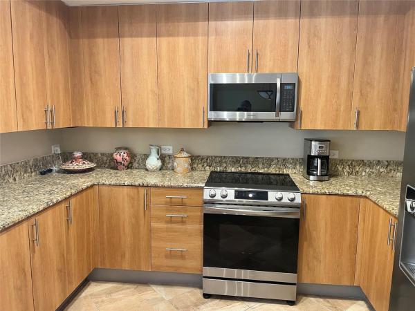 Wilton Station, 2617 NE 14th Ave #503, Wilton Manors, Florida 33334, image 1