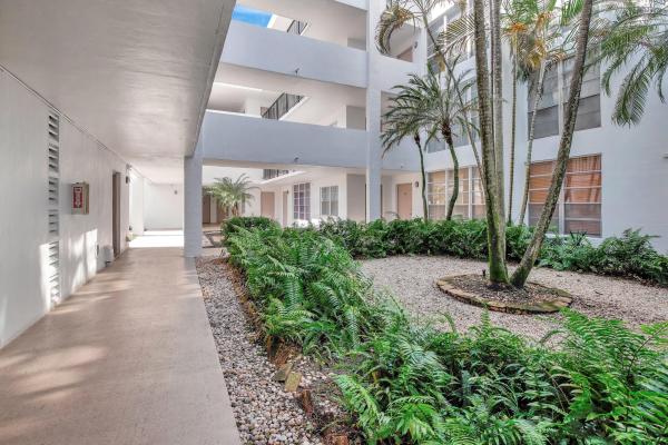 Plantation Royal, 6923 Cypress Rd #D12, Plantation, Florida 33317, image 1