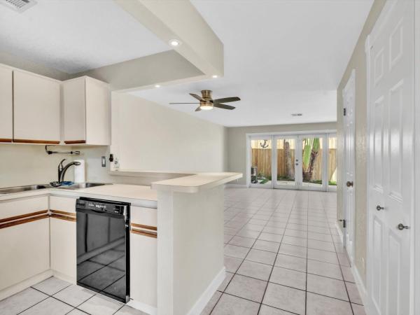 Southport Square, 499 SE 13th St #8E, Fort Lauderdale, Florida 33316, image 2