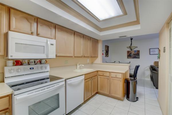 The Colonies 2, 2759 NW 47th Ln #2902, Lauderdale Lakes, Florida 33313, image 2