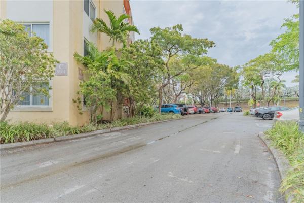 Village Of Kings Creek, 8101 Camino Real #316, Glenvar Heights, Florida 33143, image 1