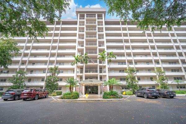 Oaks Lane At Palm-Aire, 605 Oaks Dr #907, Pompano Beach, Florida 33069, image 1