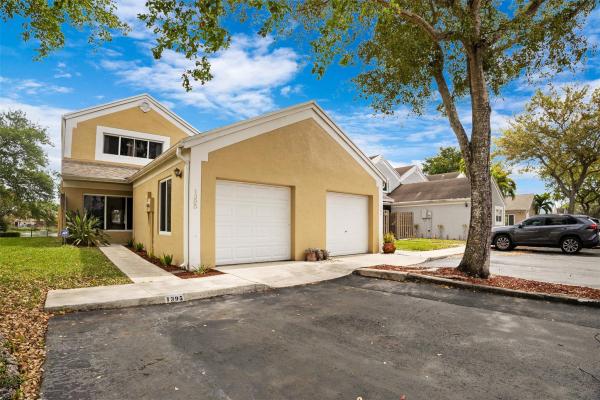 Flamingo Villas At Pembroke Lakes, 1395 NW 122nd Ter, Pembroke Pines, Florida 33026, image 1
