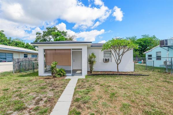 Hollywood Park, 2539 Wilson St, Hollywood, Florida 33020, image 1