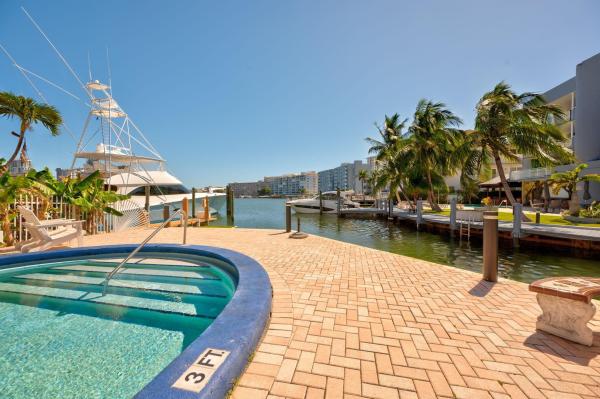 Golden Isles Lakes, 1900 Diana Dr #2B, Hallandale Beach, Florida 33009, image 1