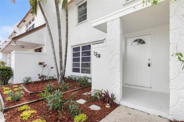 Tam O'Shanter Villas, 1304 Silverado Dr #1304, North Lauderdale, Florida 33068, image 1
