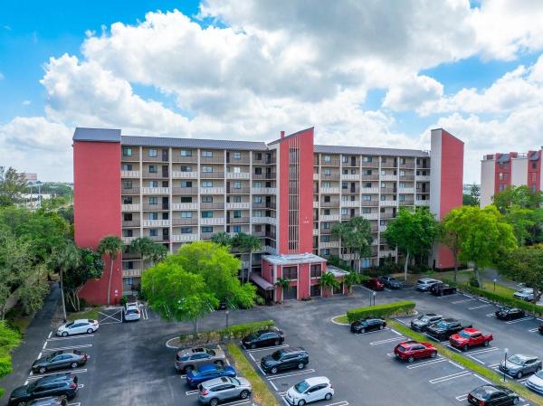 Cypress Bend, 2200 S Cypress Bend Dr #306, Pompano Beach, Florida 33069, image 1