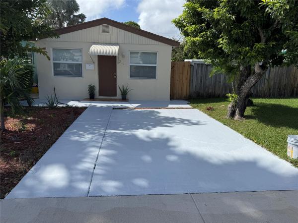 Lake Worth Town, 211 S F St, Lake Worth Beach, Florida 33460, image 1