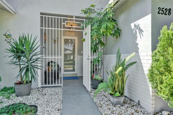 Liberia, 2528 Raleigh St, Hollywood, Florida 33020, image 1