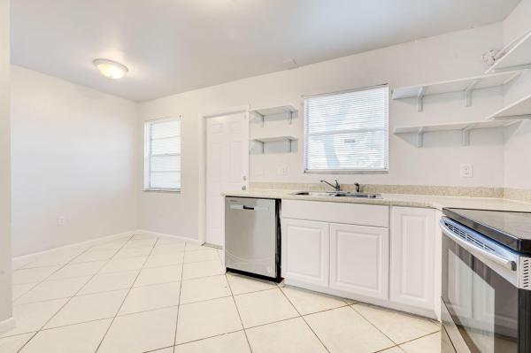 Southern Courtyard, 2019 Oleander Blvd #C, Fort Pierce, Florida 34950, image 1