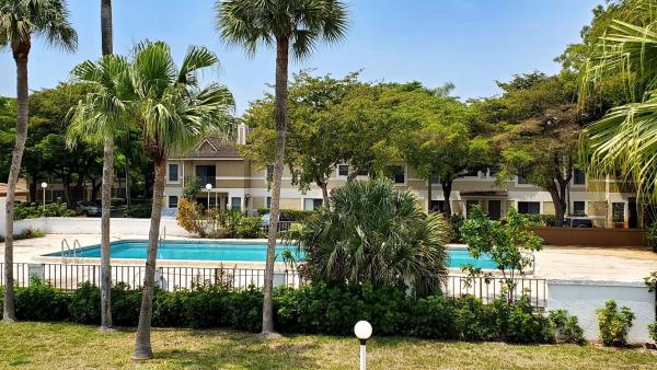 2710 Riverside Dr #202, Coral Springs, Florida 33065, image 1