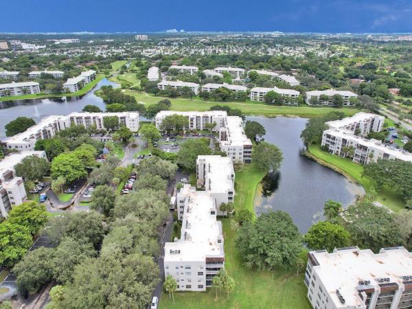 Lagoon Place, 9235 Lagoon Pl #410, Davie, Florida 33324, image 1