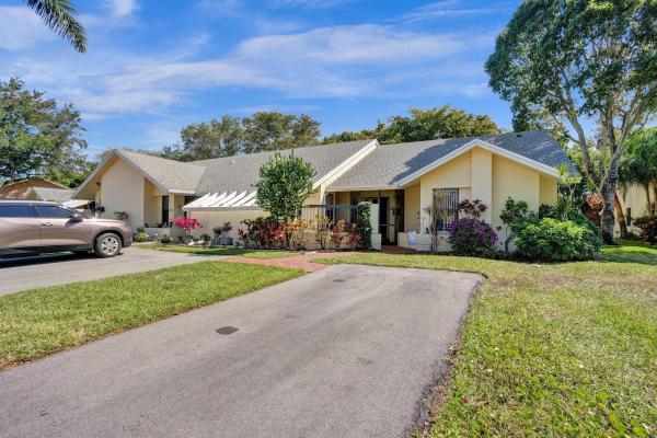 The Villas Of Waterberry, 10908 Waterberry Ct, Boca Raton, Florida 33498, image 1