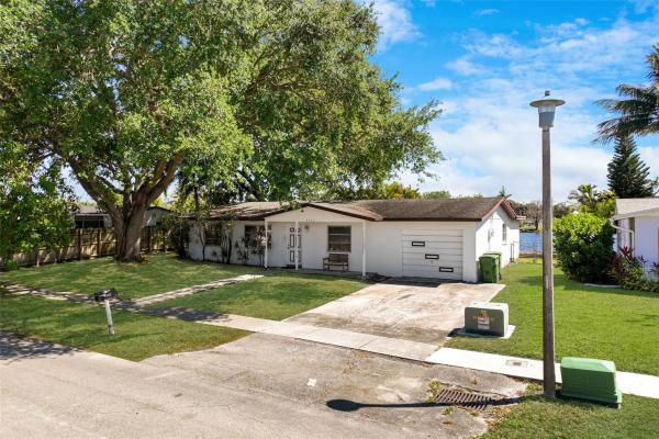 Rainbow Lakes, 9342 NW 23rd St, Pembroke Pines, Florida 33024, image 1