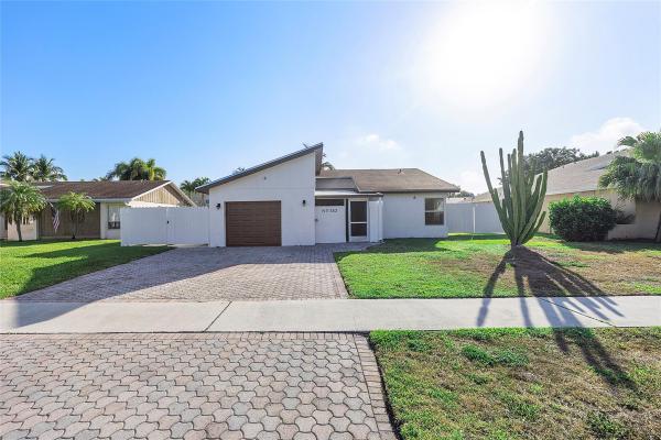 Gates Of Hillsboro, 352 NW 41st Ave, Deerfield Beach, Florida 33442, image 1