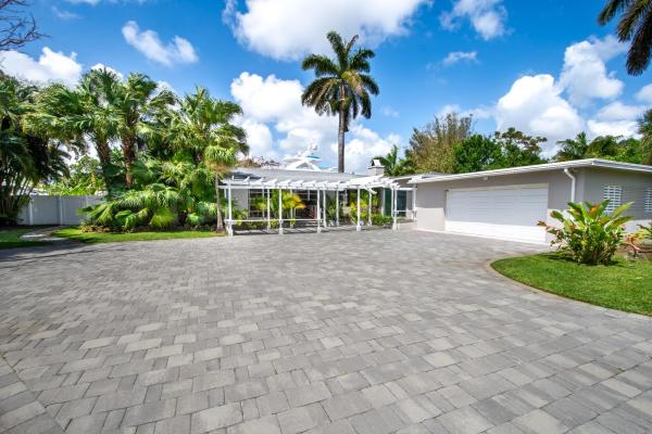 River Lanes, 2337 SW 27th Ave, Fort Lauderdale, Florida 33312, image 1