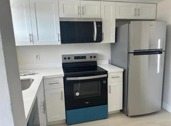 Sunrise Lakes 2, 8300 Sunrise Lakes Blvd #204, Sunrise, Florida 33322, image 1