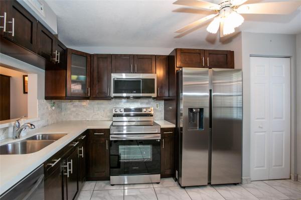 Colony Point, 1100 Colony Point Cir #104, Pembroke Pines, Florida 33026, image 1