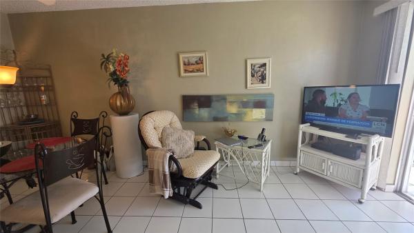 Biscayne Lake Gardens, 2880 NE 203rd St #7, Aventura, Florida 33180, image 1