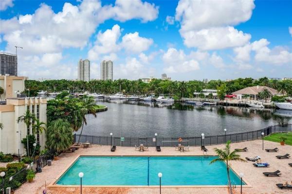 De Soto Park South, 2000 Atlantic Shores Blvd #306, Hallandale Beach, Florida 33009, image 1