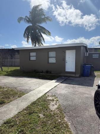 Lauderdale Manors, 1708 Lauderdale Manor Dr, Fort Lauderdale, Florida 33311, image 1