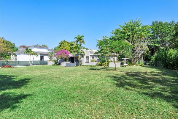 8325 SW 68th St, Unincorporated Dade County, Florida 33143, image 1