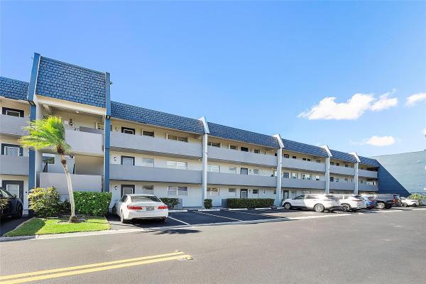 Oriole Golf & Tennis Club 1, 7847 Golf Circle Dr #211, Margate, Florida 33063, image 1