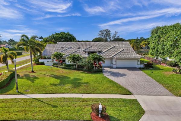 Winding Lake Estates At Loggers Run, 21359 N Sweetwater Ln, Boca Raton, Florida 33428, image 1