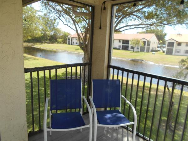 410 Freedom Ct, Deerfield Beach, Florida 33442, image 1