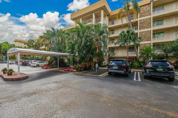 Cypress Grove At Palm-Aire, 4000 W Cypress Grove Way #207, Pompano Beach, Florida 33069, image 1