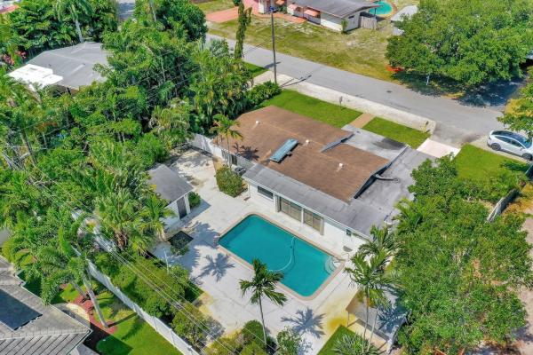 Sunset Manors, 2708 NE 1st Ave, Wilton Manors, Florida 33334, image 1