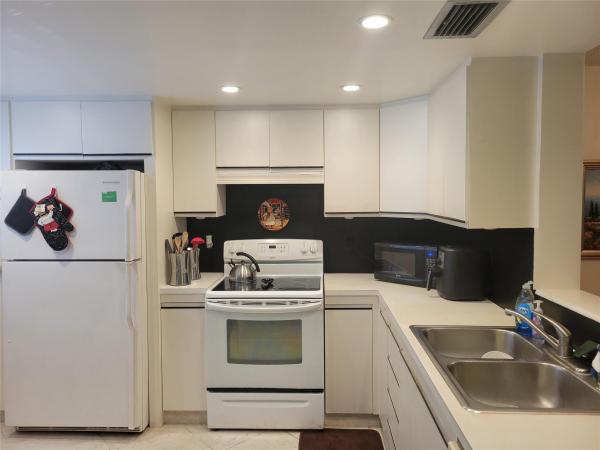 Portofino Village, 3201 Portofino Pt #J2, Coconut Creek, Florida 33066, image 1