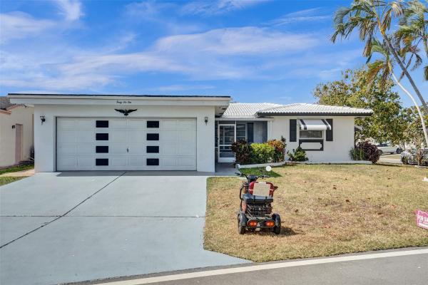 Mainlands Of Tamarac Lakes, 4610 Highland Dr, Tamarac, Florida 33319, image 1